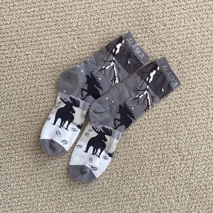 NEW HotSox Alaska Moose Snow Crew Socks Unisex Shoe Size 4 - 10 1/2 Grey NWOT